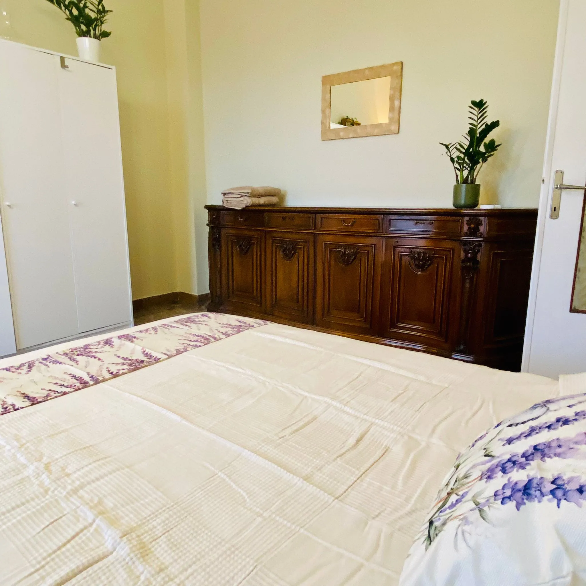 stanza-verona-borgovenezia-colonnellogiovannifincato-8 (1)