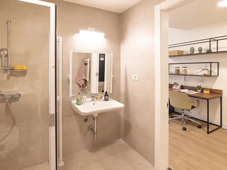 Yugo-Bologna-Accessible-Deluxe-Studio-1