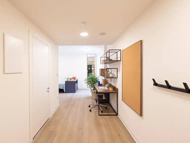 Yugo-Bologna-Accessible-Deluxe-Studio-4