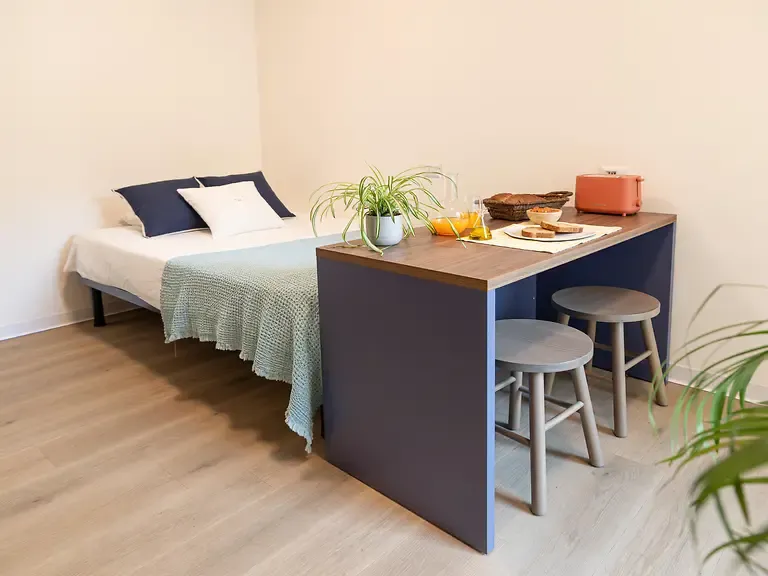 Yugo-Bologna-Accessible-Deluxe-Studio-9